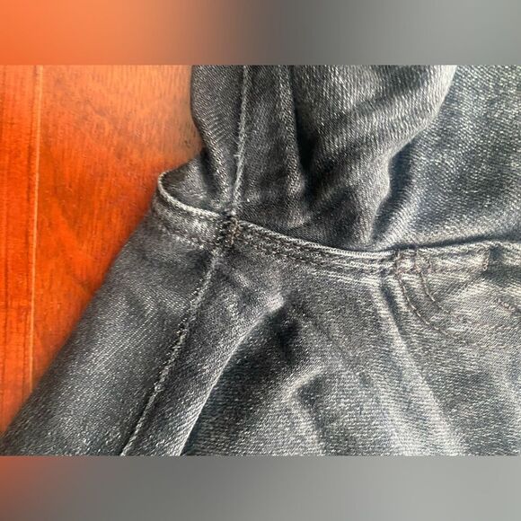 Insider Crop Step Fray - Train Stops Here Acid Wash - Picture 3 of 6